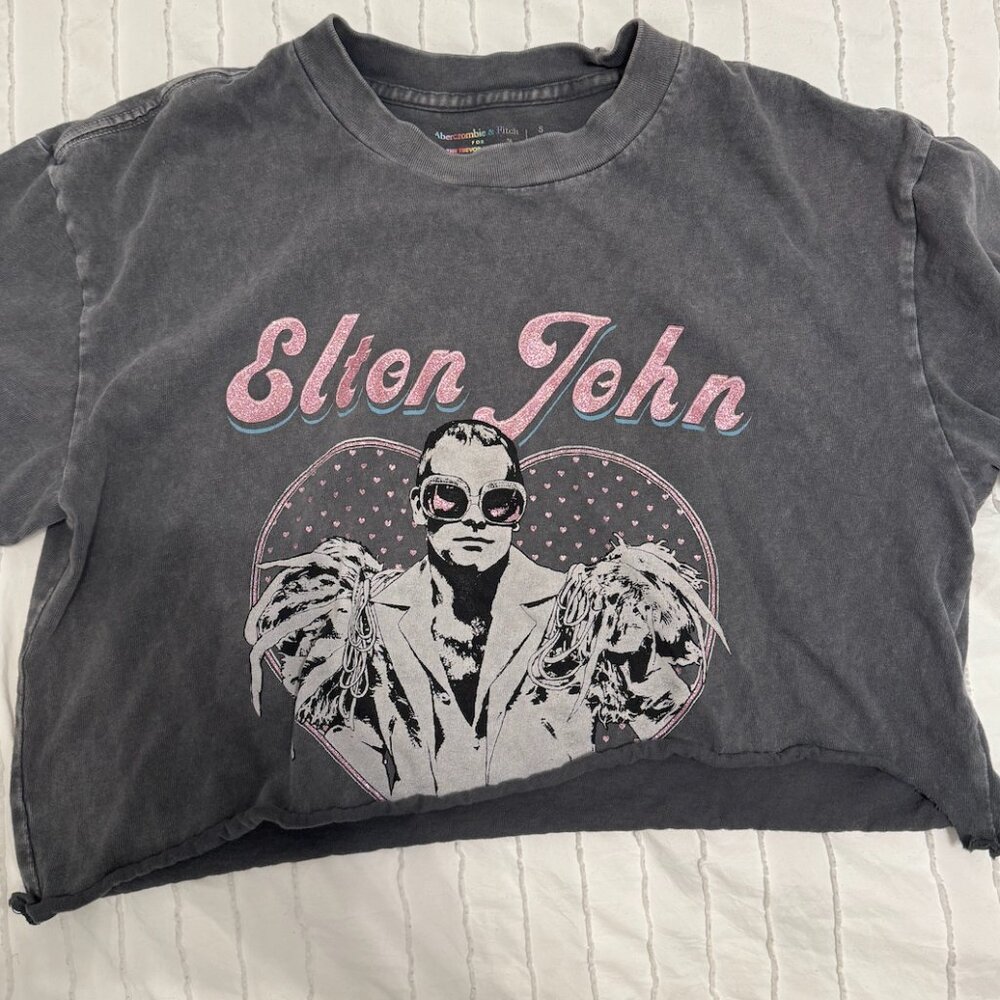 Abercrombie & Fitch Elton John Cropped T-Shirt